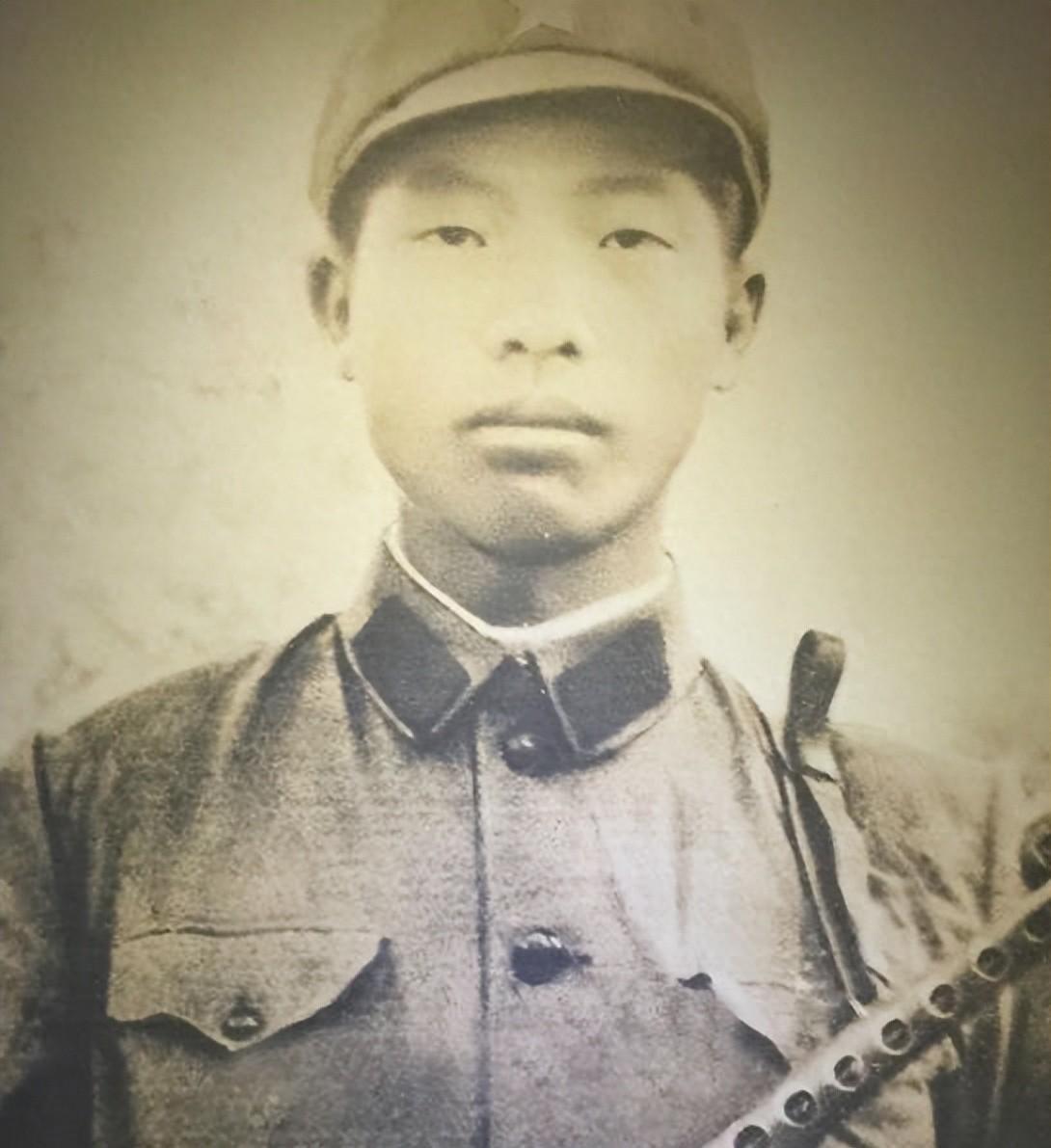 英雄王杰英勇舍身救下十二人，八年未婚妻用深情守候一生，每年坚持前往祭拜！

19