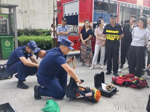 万柏林区南寒街道：多元开展安全生产月活动 筑牢辖区安全防线
 
今年6月全国“安