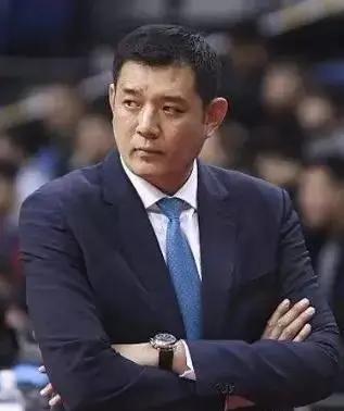 山东篮球界旗帜性人物巩晓彬的励志经历
巩晓彬（人称“逍遥王”）的励志，核心是大器