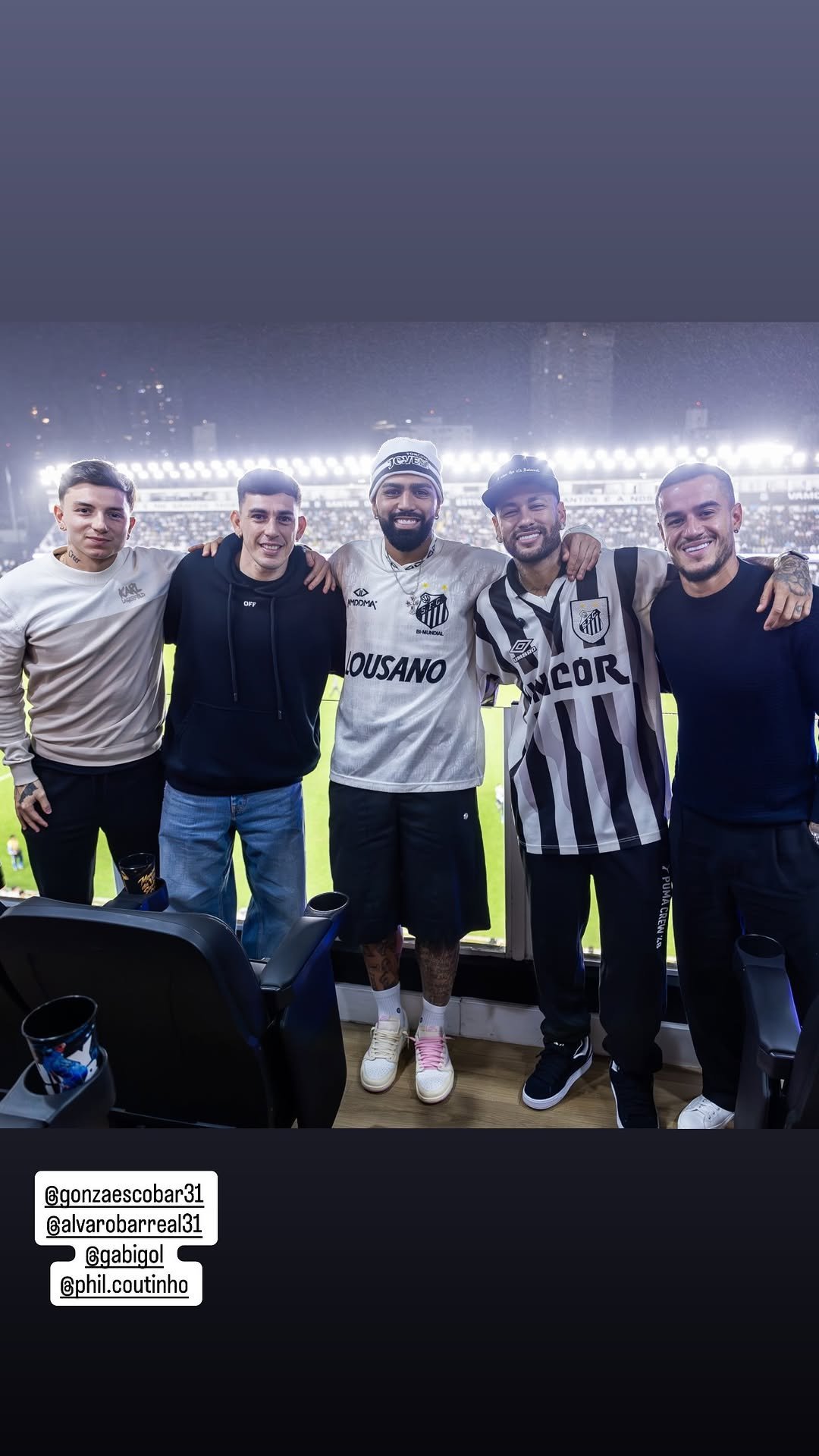 neymar[超话] 快拍更新维拉贝尔米罗球场合影！🤍🖤内马尔 ​​​