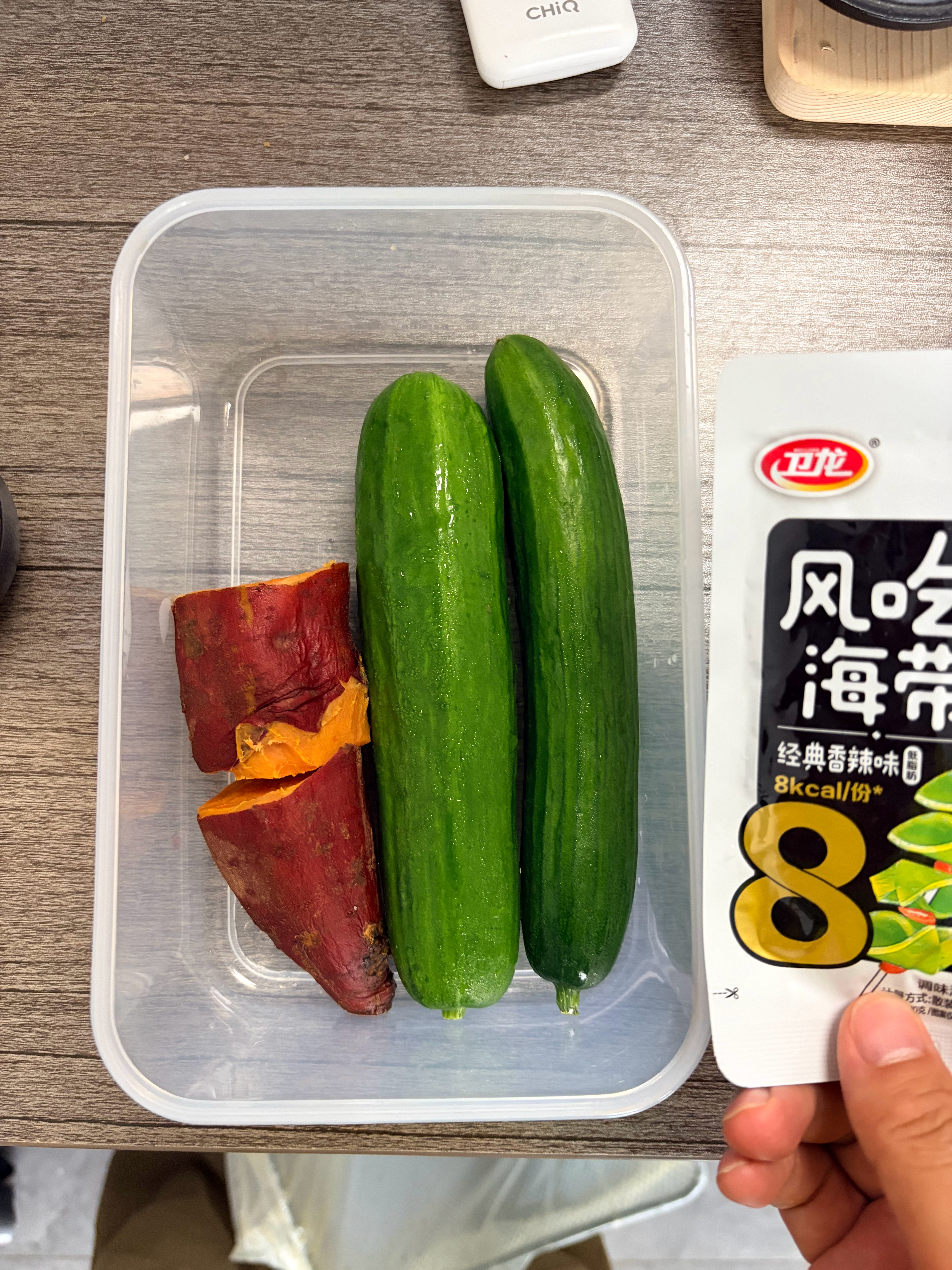 小米股票今天亏了 45 块钱，不吃饭了，过过苦日子。