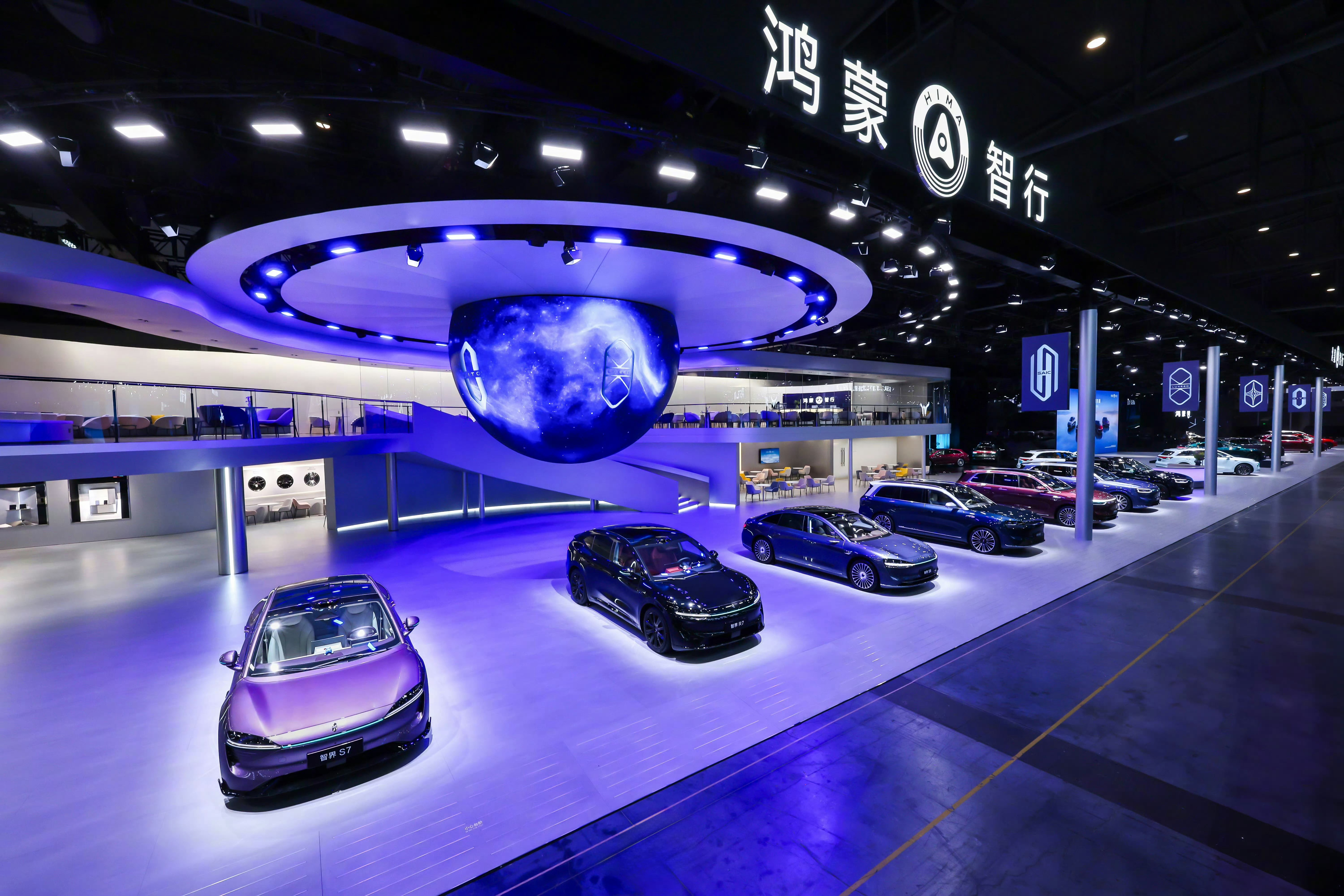 鸿蒙智行成都车展五标齐发华为不造整车，但是凭借五界车系，已经在新能源圈遥遥领先了
