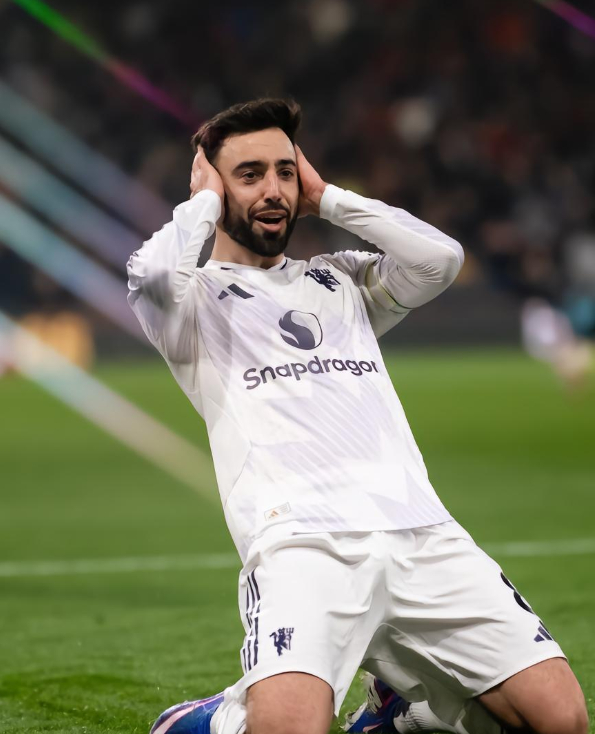 镜报：金球奖肯定希望渺茫，但B费完全可以冲击英超最佳球员博格巴指出，除非葡萄牙国