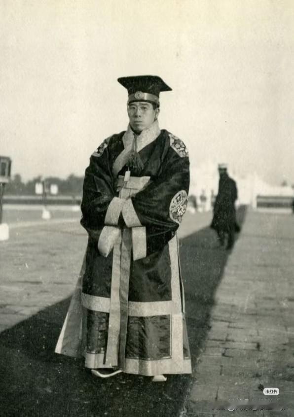 1913年袁世凯祭天大典老照片
在1911年辛亥革命彻底结束帝制时代以后，作为封
