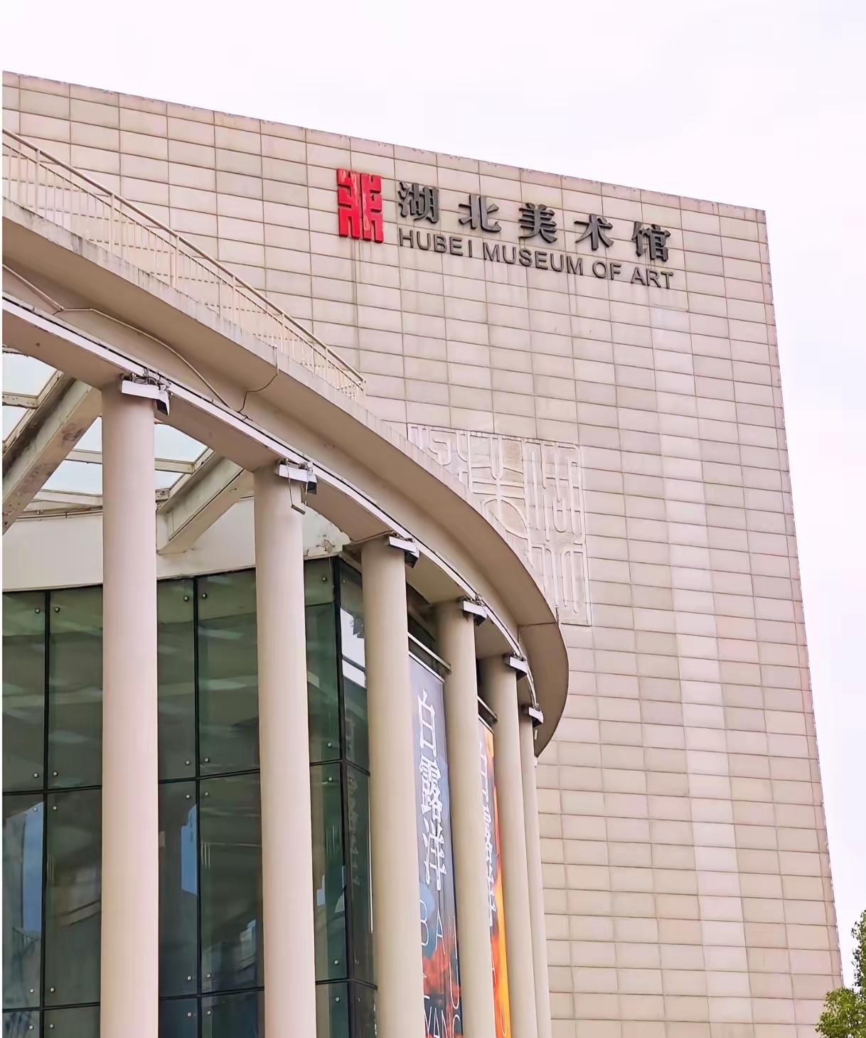 湖北美术馆蹊跷走水！火有“灵性”专烧账本，网友：教科书级物理平账
 
这把火，烧