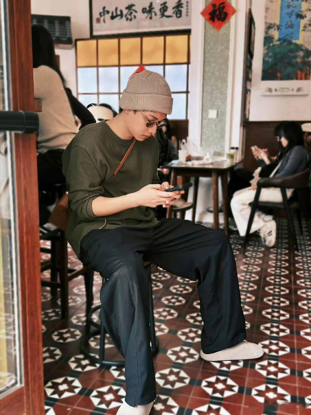 吴泽林你怎么偷偷当老师了吴泽林当上了侦探的老师✨惊喜解锁全新身份，吴泽林化身温柔