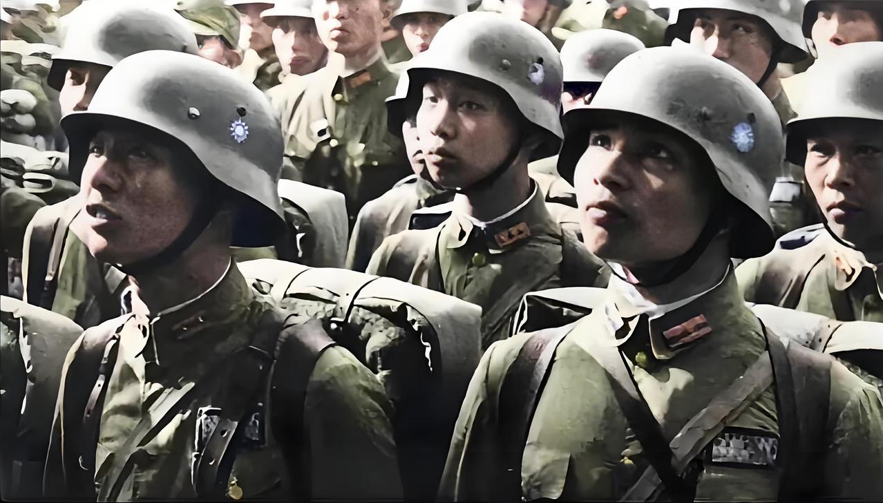 这是一张拍摄于1937年的照片，记录了全面抗日战争爆发之际，国民革命军教导总队的