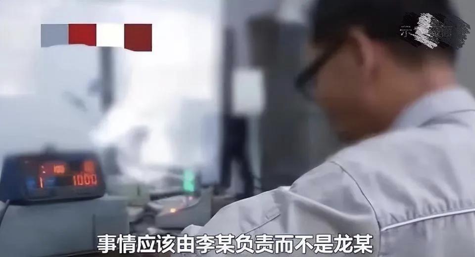 云南，一男子去银行给合作伙伴转账，结果工作人员把2.5万转成25万，男子察觉后好