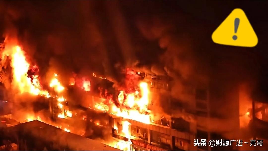 郑州金水区宏达车业广场这把火，烧得真让人揪心。

昨晚八点多，那边火光冲天，隔着