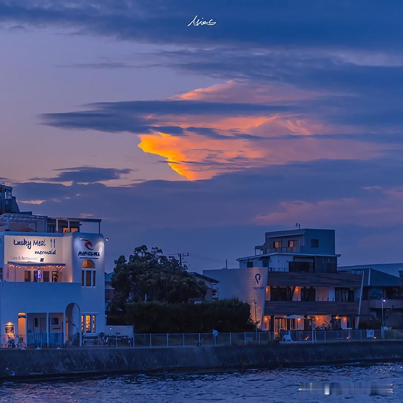 一个男人能忍住不找你，真相只有一个：他没那么爱你。

断不断联根本不重要了——能