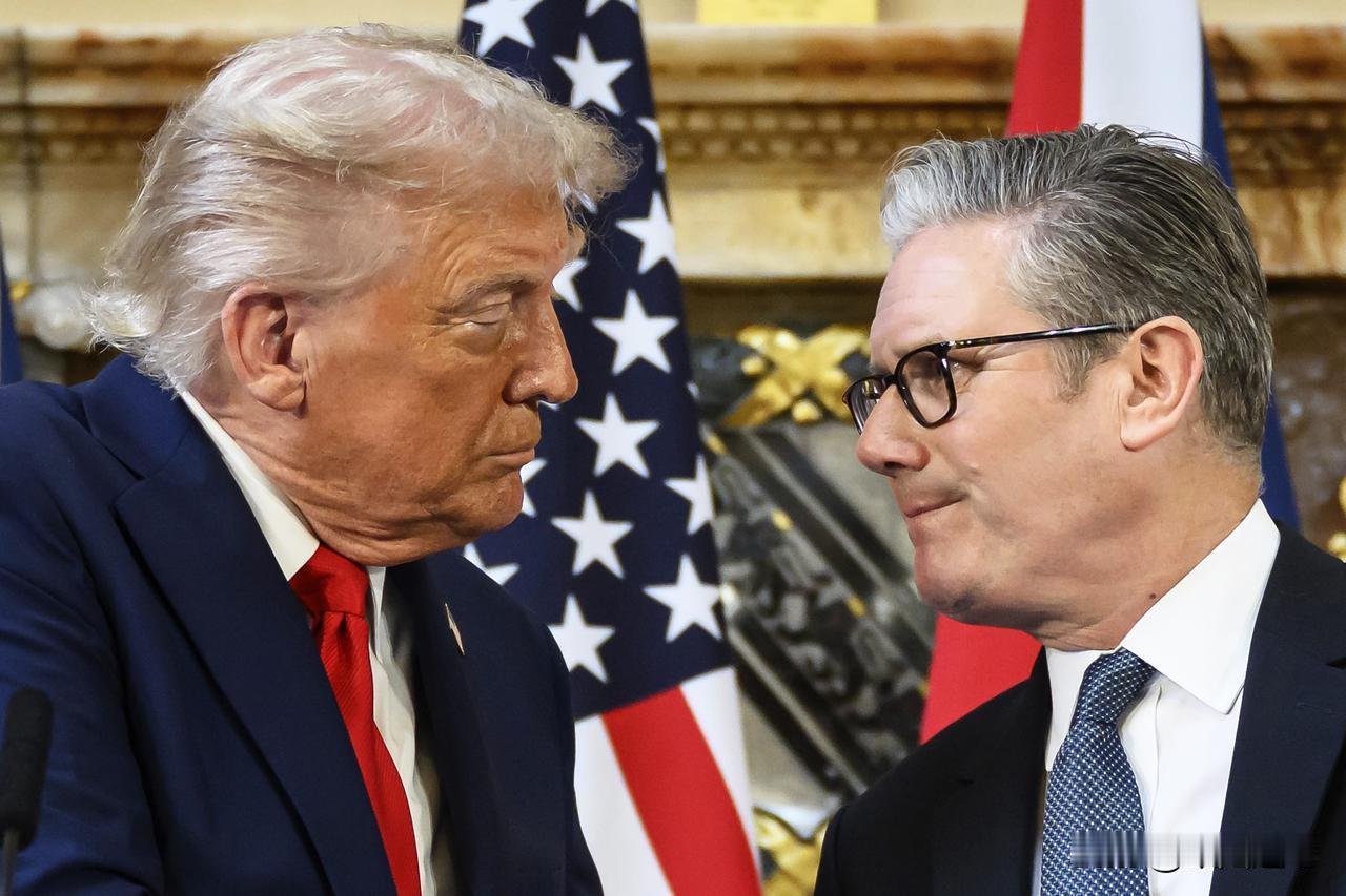 尽管与英国首相基尔·斯塔默在伊朗战争问题上存在紧张关系，特朗普表示他期待在本月晚