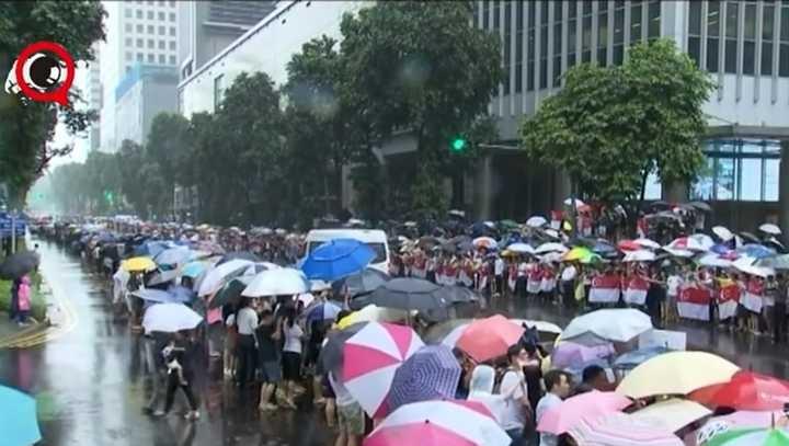 新加坡女子称「新加坡人下雨从不带伞」，具体真实情况如何？
为什么新加坡人下雨从不