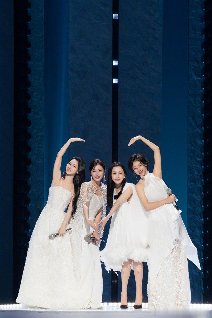 浪姐直播多平台数据登顶乘风2026只有一次机会也要全力以赴，姐姐们用实力证明，舞