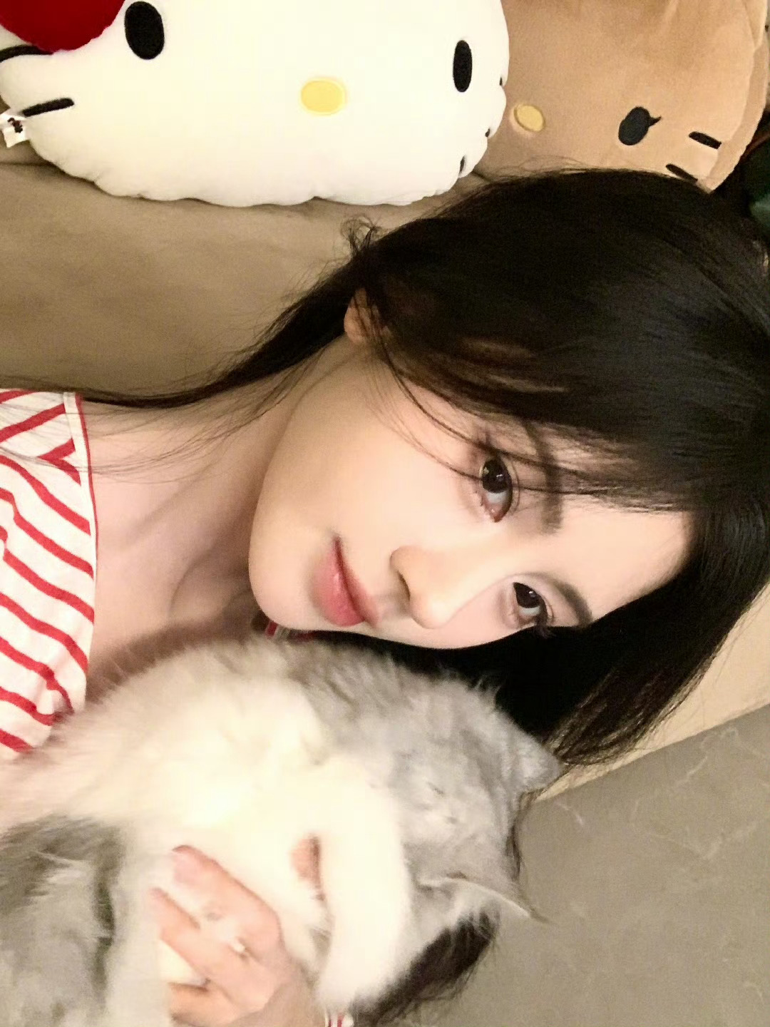鞠婧祎超话这帖子不都还在吗，可能是网卡了吧，我鞠姐的美貌，我们的荣耀～ ​​​