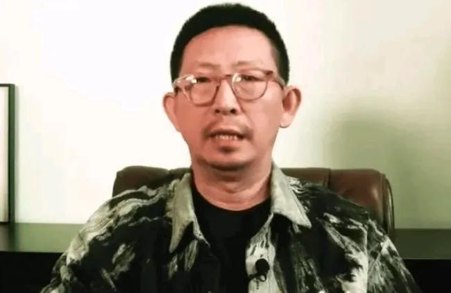 丁太升文凭低就没有评价艺人的资格？

不少网友鄙视乐评人丁太升，说一个初中学历的