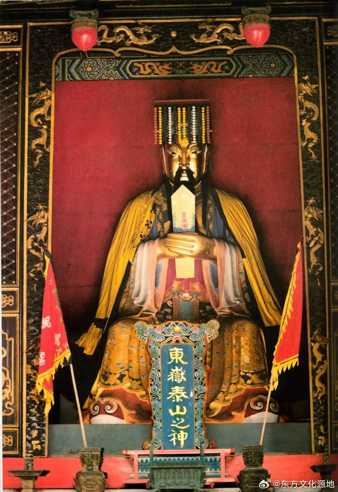 大丈夫的高贵光华，只在功名和气节；浅薄之人的炫耀，只在乎衣着和排场。层次越低的人