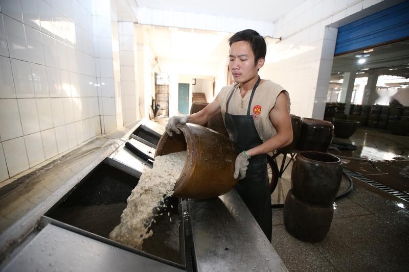 发现一个秘密。做醪糟和甜米酒其实有很大区别。做醪糟，在相同温度下安琪风味酒曲需要