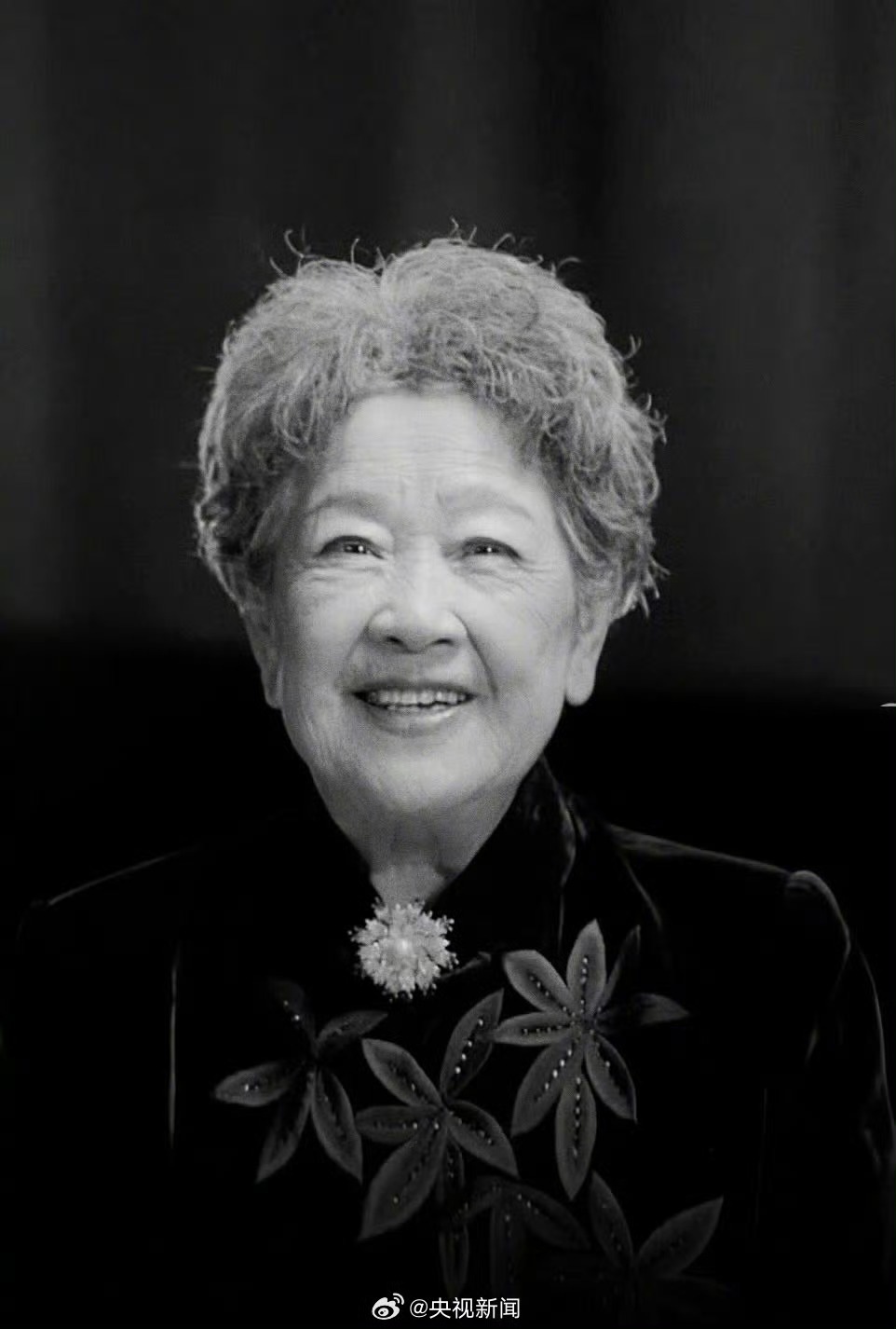 送别陶玉玲在腾讯解说网球的时候，碰见过一次陶老师在录制红色主题节目，坐着轮椅