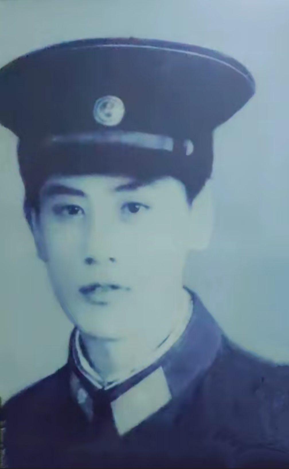 怀念外祖父大人。我的祖父去世的早，从小就羡慕别人有祖父疼爱。而我的祖母...