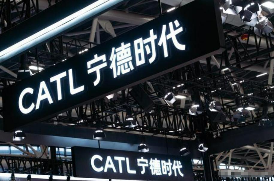 【宁德时代再获电池专利！充电更快更安全，技术护城河持续加固】
宁德时代又放大招！