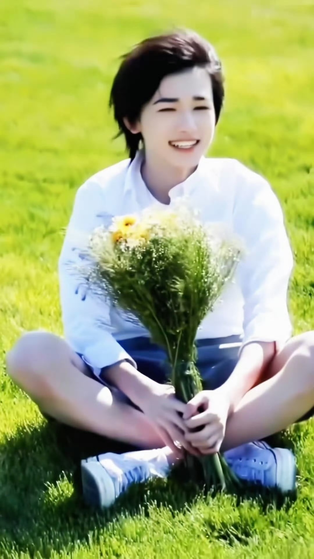 宋亚轩发了小时候的自己转场，珍珠小子满二十二减六，好稚嫩啊！ 