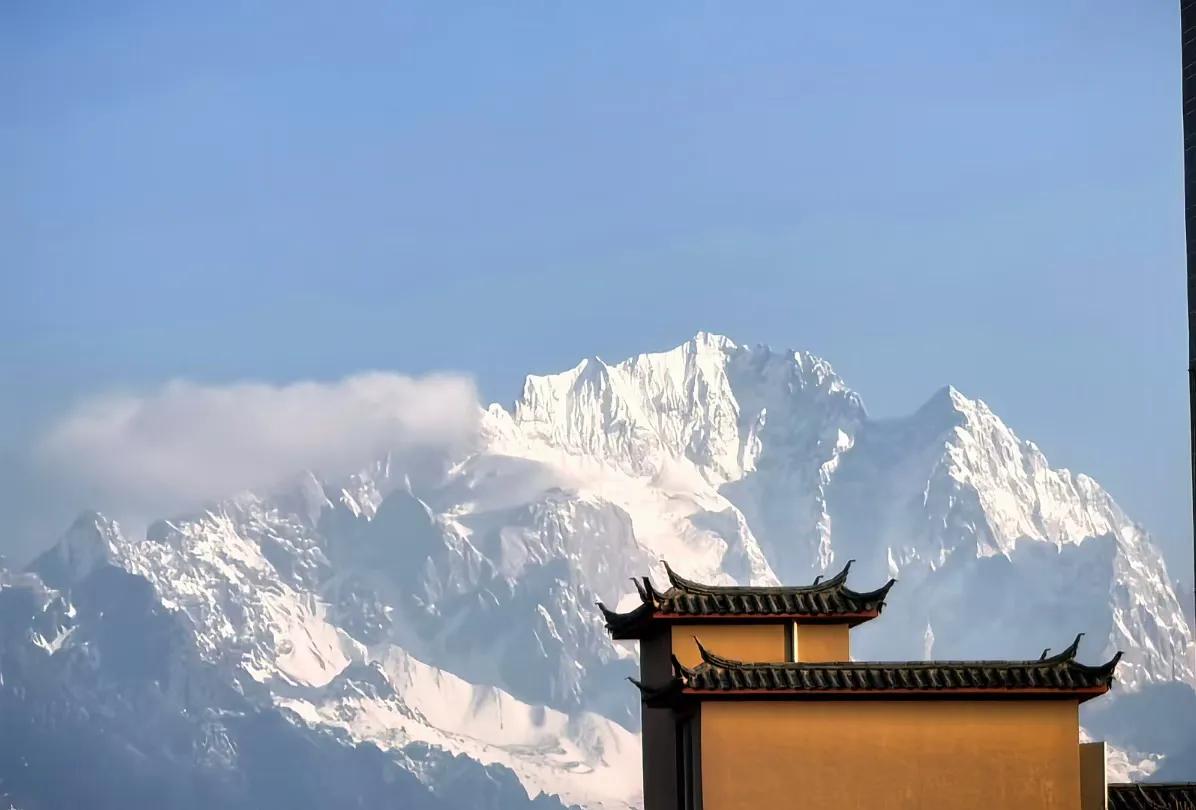 晒图笔记大赛雪山巍峨，古韵悠悠，天地间一幅绝美画卷。