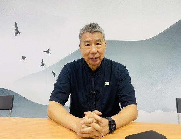 孙文学校总校长张亚中在香港中评网的评论一针见血：国民党历经一番惊天动地、口水横飞