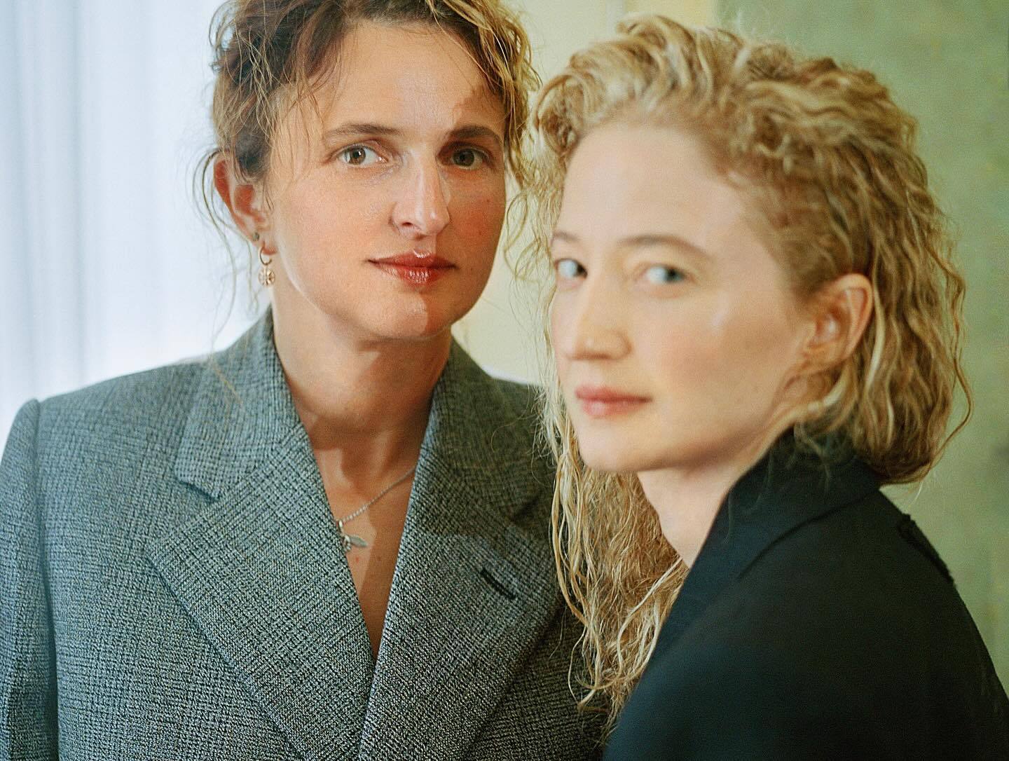 两张阿莉切·罗尔瓦赫尔与阿尔芭·罗尔瓦赫尔的合照妹妹是《幸福的拉扎罗》《奇美拉》