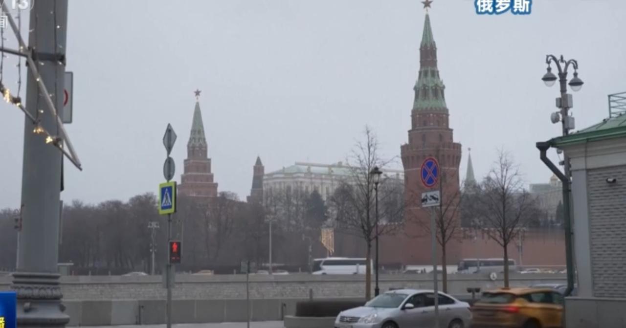 俄乌双方宣布将在阿布扎比举行新一轮谈判，莫斯科与基辅的城市街景依旧平静，而谈判桌