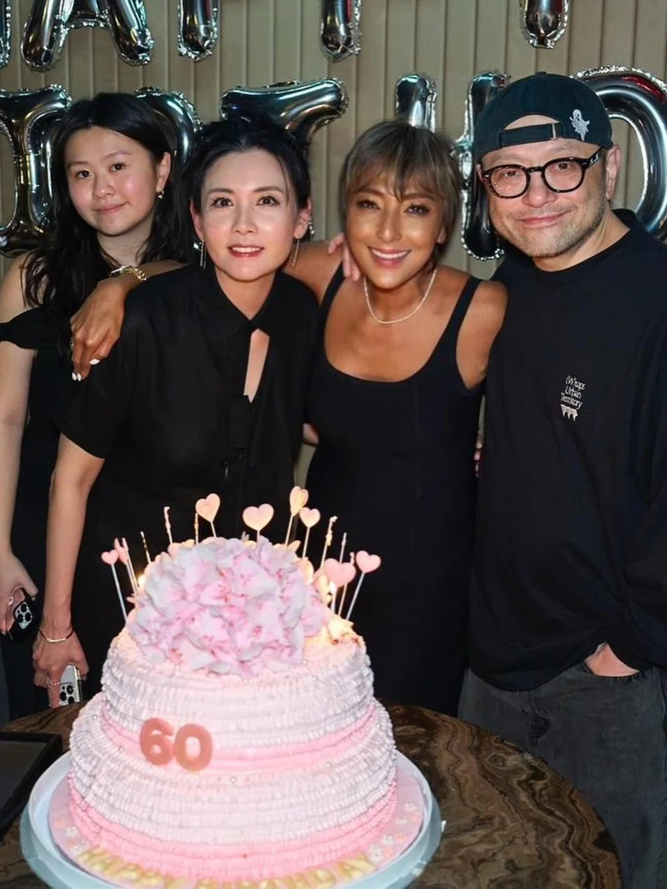 邱淑贞20岁次女罕露面！与妈妈姐姐三种风格