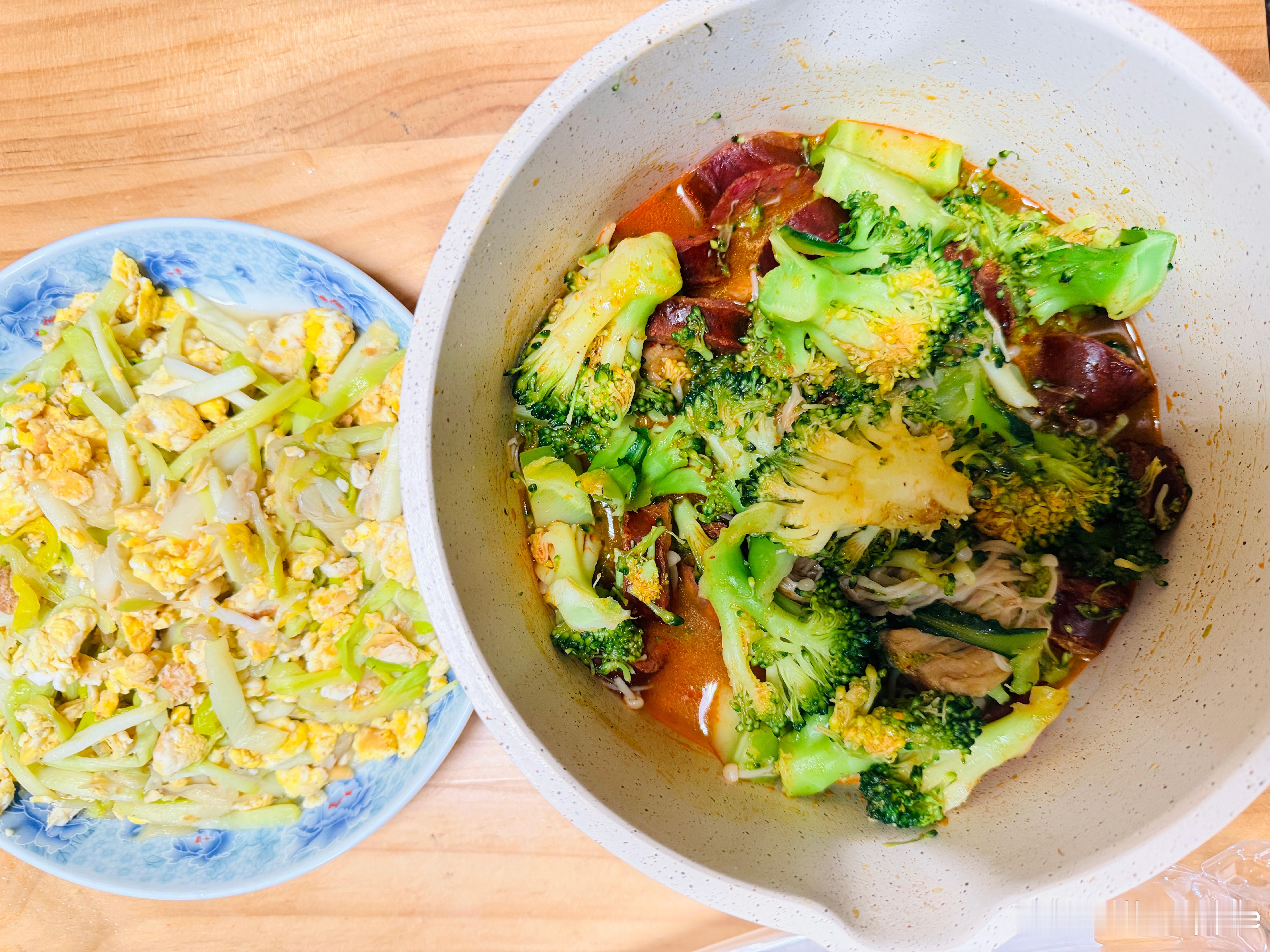 今日份减脂晚餐 爱了😍西兰花搭配腊肠简直绝绝子菡菡子的日常我的美食日记