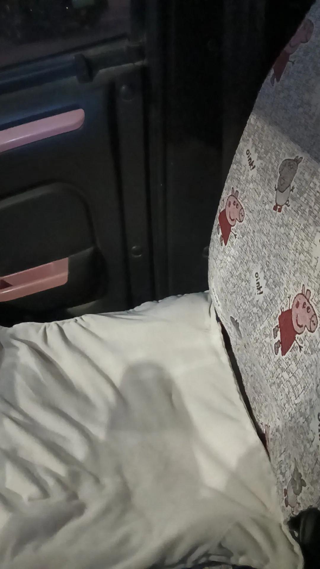 自己做了一对白色的垫子，四轮车也很舒服，不比轿车差，关键还省钱！