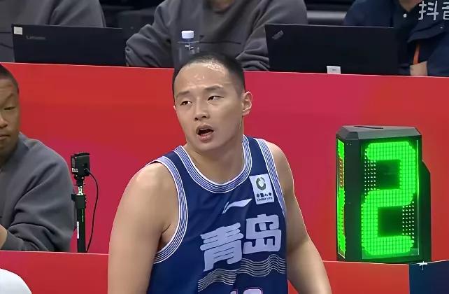 这样输球真的不怪对手而在自己
本以为常规赛两胜山西汾酒队的青岛崂山啤酒队会在季后
