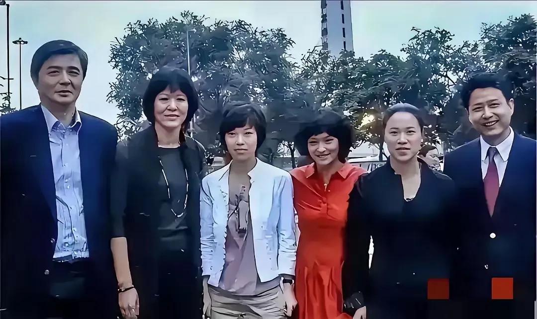 但凡你能认出两位，你就是体育界的大咖，我就服你，你就是我的荣耀。这张珍贵的排坛人