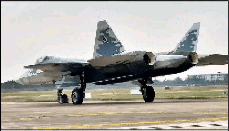 太原，加油。苏57机翼和尾翼摆动两下，跟机场工作人员再见～～～～

网传老司机博