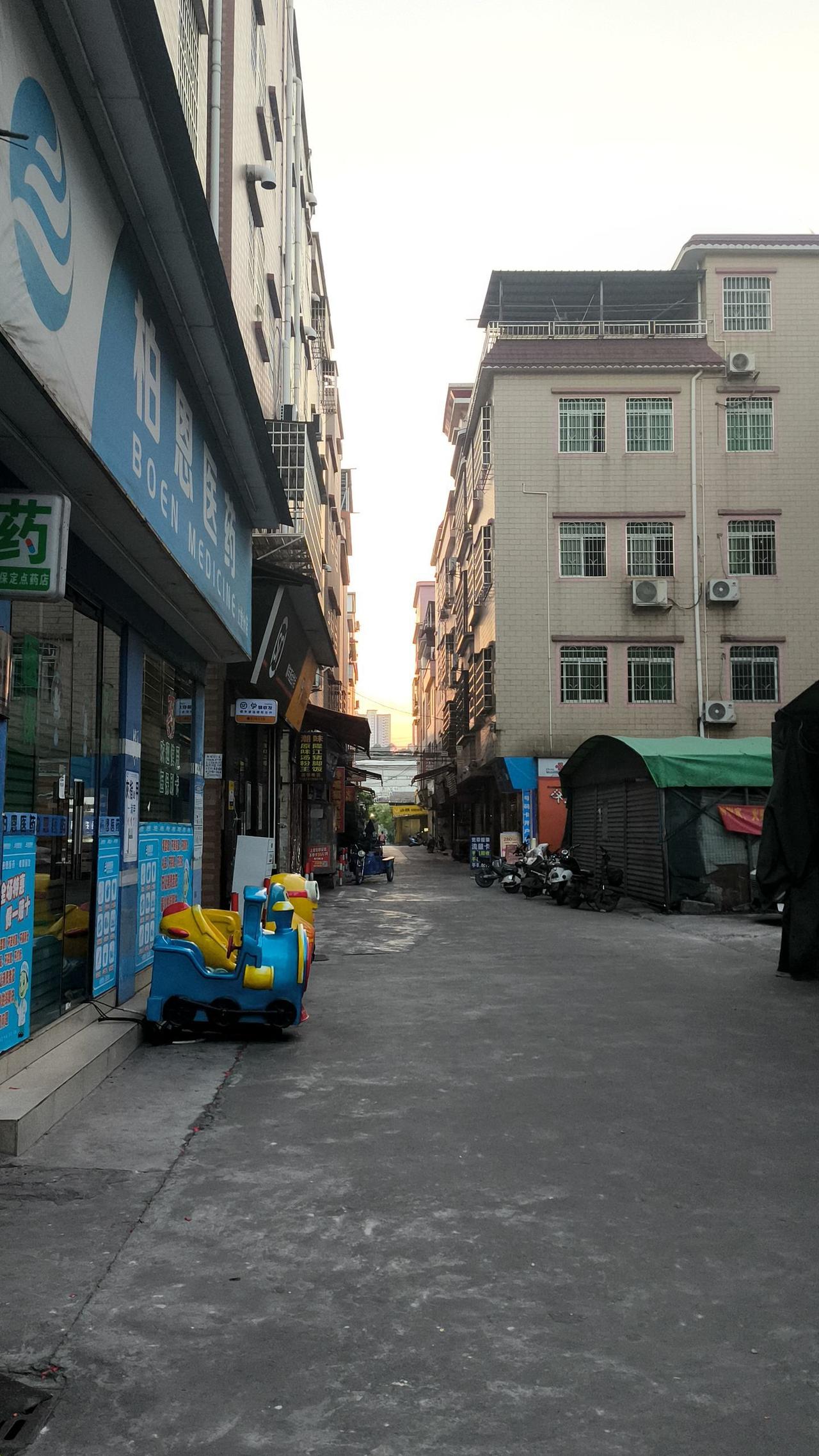 又回到熟悉的广州，家人们你们还在家过大年，湖北打工仔今天已经返回广州了。阿光一不