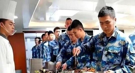 都说航母是吞金兽，到底有多夸张？就拿山东舰来说，每天光是食材消耗就超过10吨，其