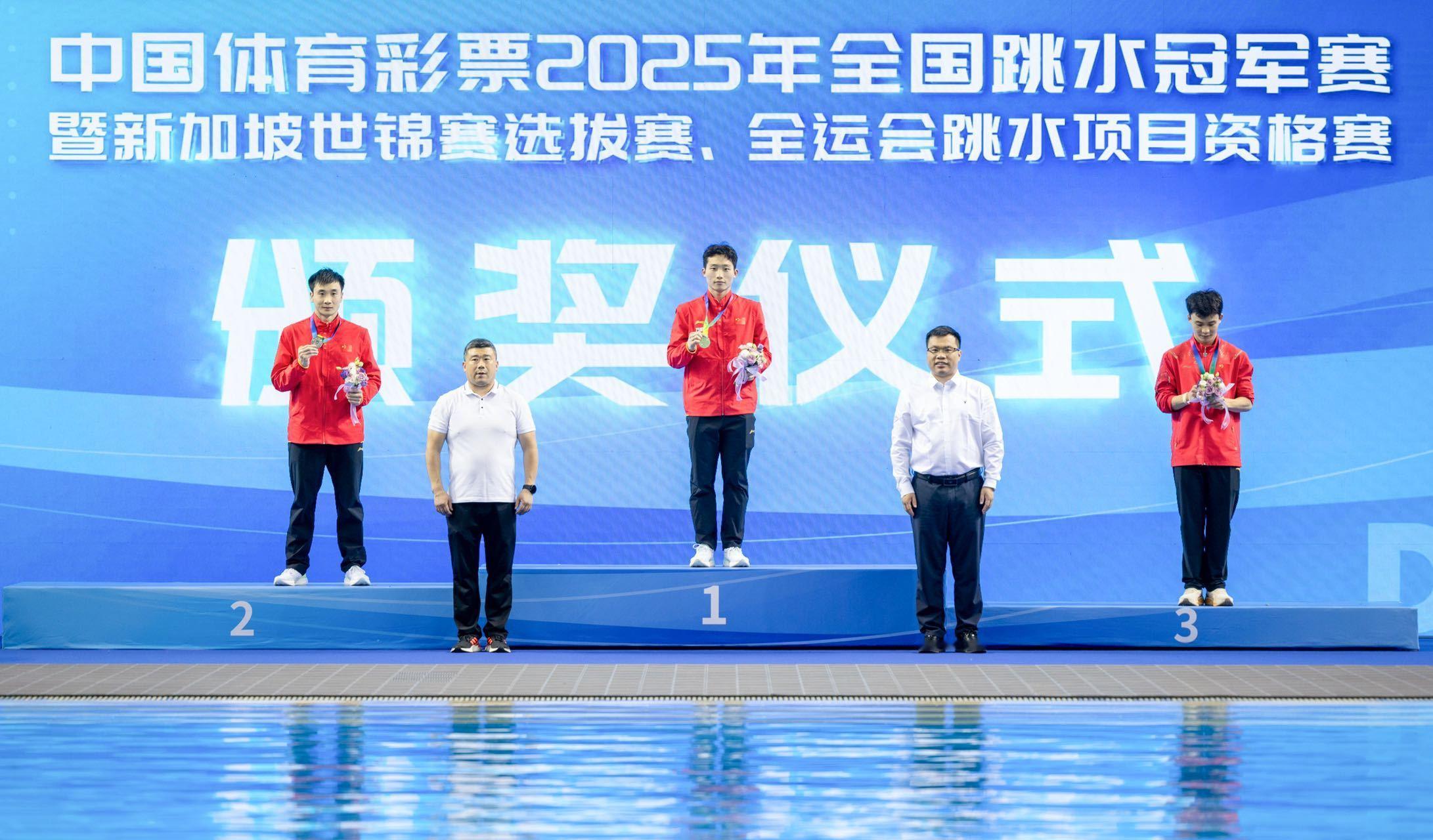 【5月27日，武汉】5月26日，2025年全国跳水冠军赛男子三米板决赛在武汉上演