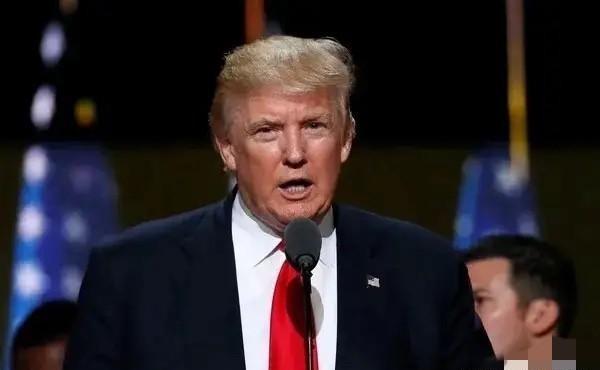 美首都紧急状态！生物粪水“入侵”把美国干翻撂倒！航母导弹有钱造，污水管道烂到爆！