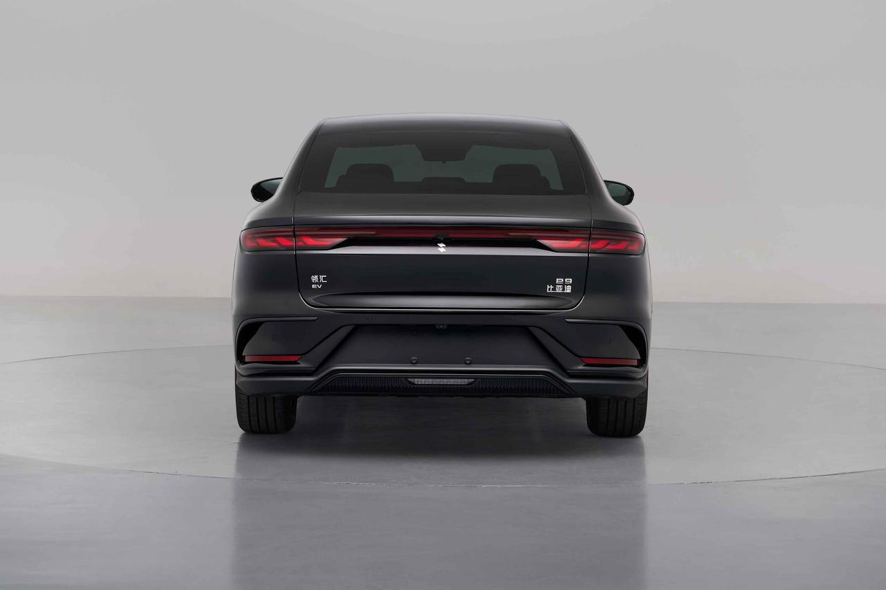 「工信部车展」：领汇。
迪子搞的品牌，基本上全系列都被重新挂标命名了，貌似是给t