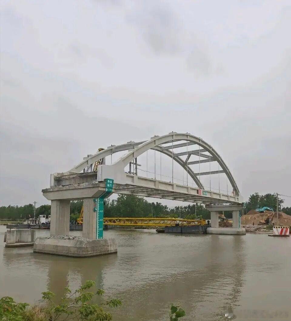 江苏盐城在建大桥塌落已致2死真是不幸中的万幸，要是建成通车之后问题才暴露出来，后