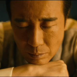 于和伟悲喜预演式演技 《八千里路云和月》里田家泰拍照这一幕特别动人。面对风雨欲来