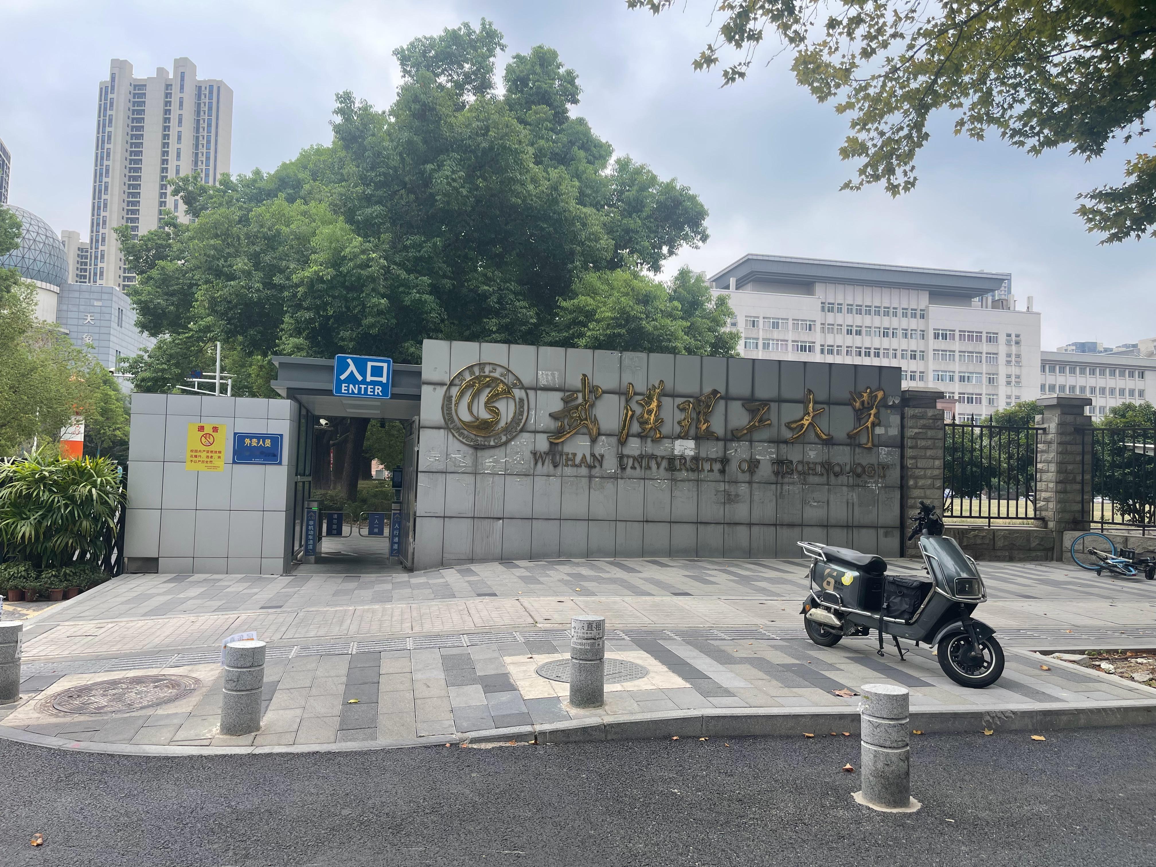 到理工大学余家头校区看一台大众高尔夫2013米上牌 1.4T 10多万公里 原版