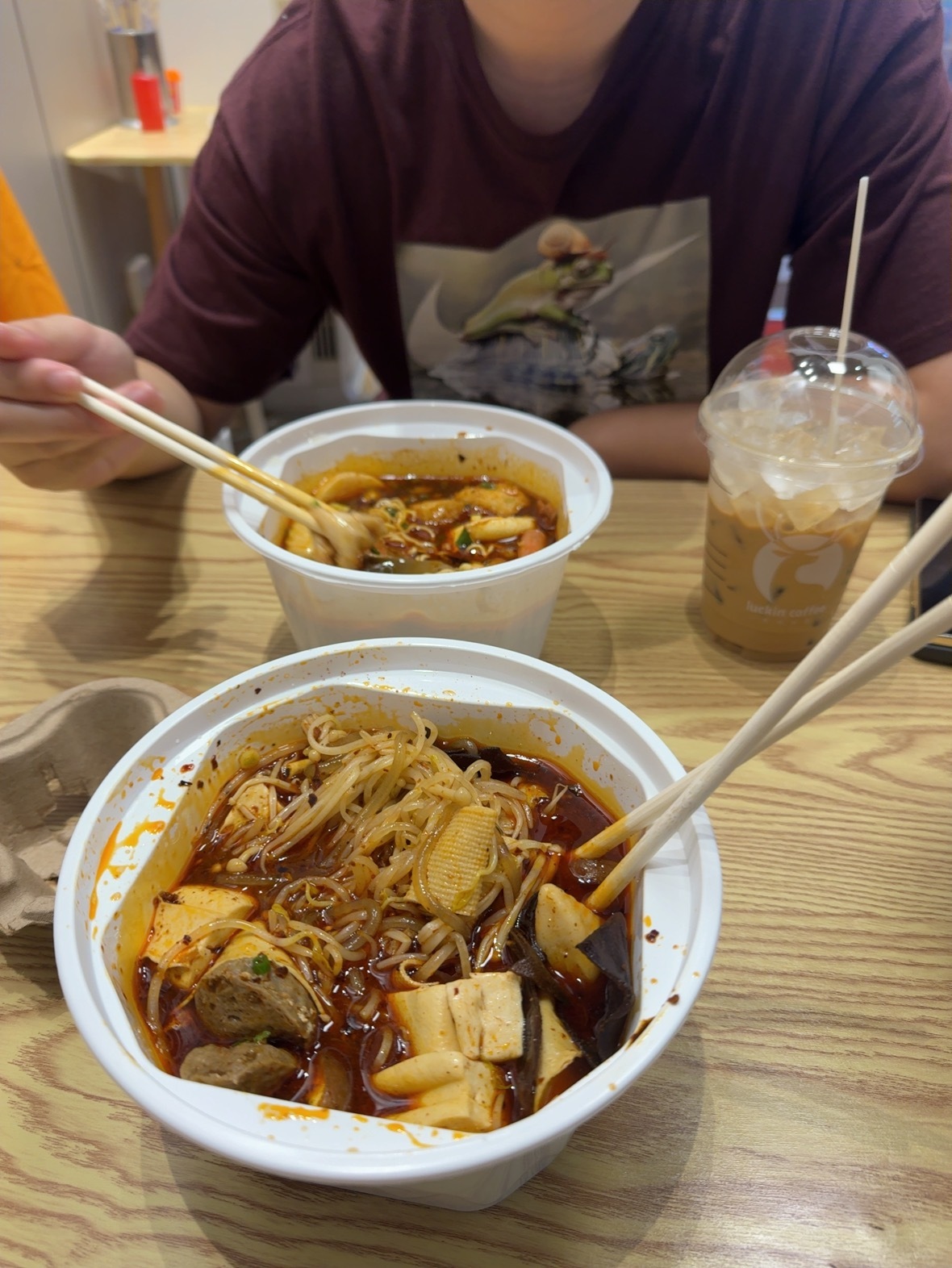幸福是有人陪你吃麻辣烫