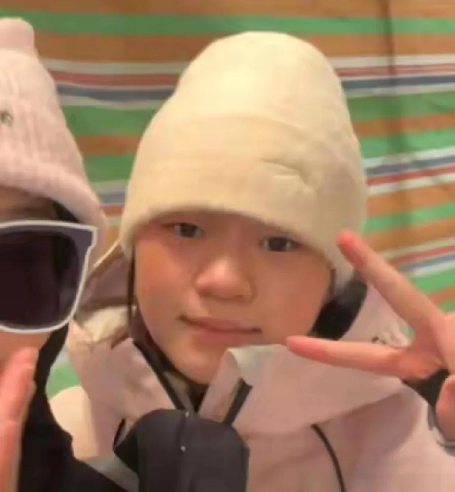 全红婵滑雪惊艳众人，国际雪联都来打call，连冠军苏翊鸣都邀约一起滑雪，这人气简