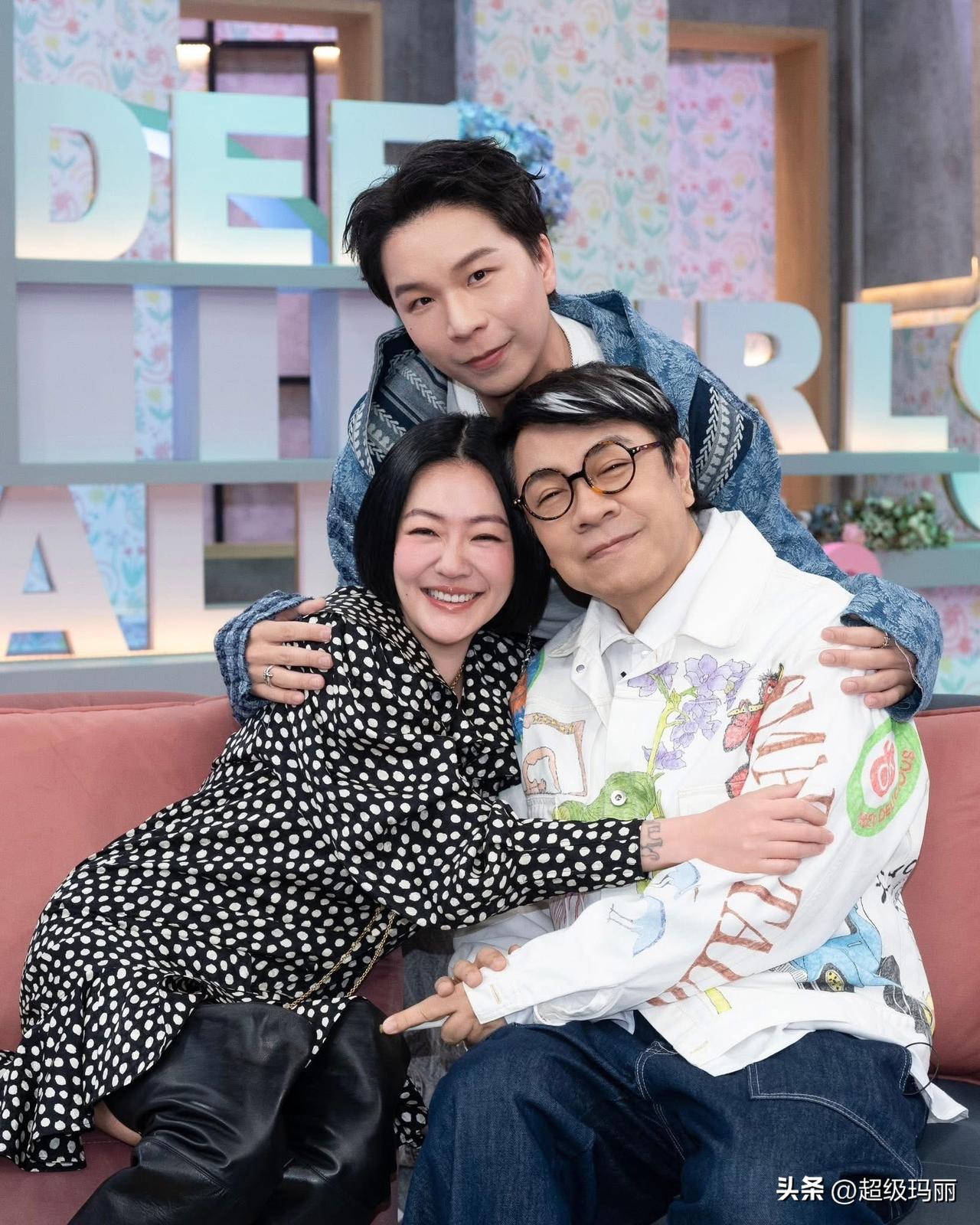 派翠克发文欢迎小S回家🫰
从康熙来了到现在，b2也已经老了
第一眼还以为是迪克