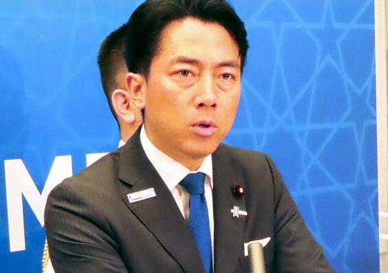 不习惯，日本持续喊话中国！

最近日本防卫相小泉进次郎在国际上跑得特别勤，隔三差