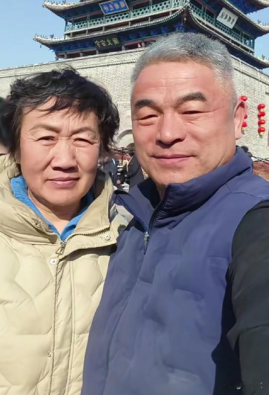 郭哥郭嫂幸福来的晚点，半辈子了都是在找孩子的路上，现在好了，老两口可以到处转转了