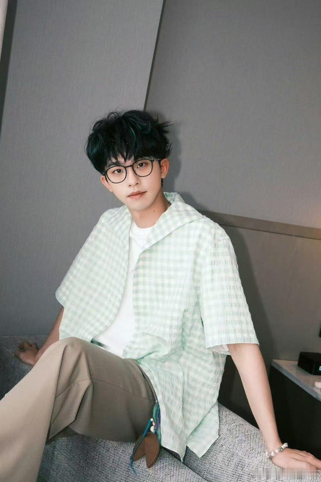 芒果TV连发十条何运晨芒果TV连发十条何运晨，合肥站演唱会近在咫尺，小何超帅亮相