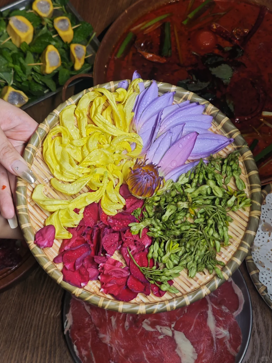 这跟去云南有什么两样？鲜花涮辣锅